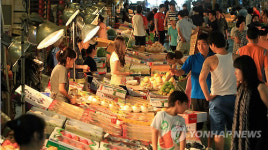 붐비는 인천 구월농수산물시장