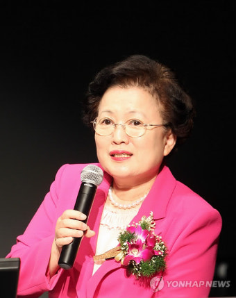 강연하는 이배용 국가브랜드위원장