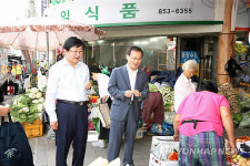 재래시장 찾은 시장님