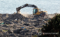  추석 앞둔 제주 강정마을엔 찬바람만…
