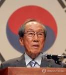 기념사 하는 김영관 회장