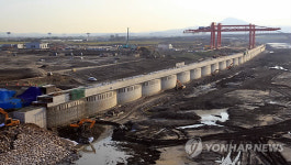 <경인아라뱃길 내달 개통>공사 한창인 김포터미널