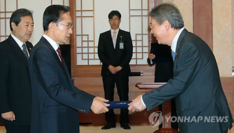 李대통령, 임종룡 국무총리실장 임명장 수여