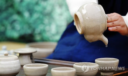 다도의 기본은 차 한방울까지 아끼는 마음