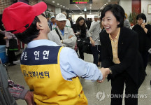 노인복지센터 찾은 박영선