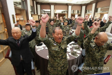 만세 삼창 하는 보훈단체협의회