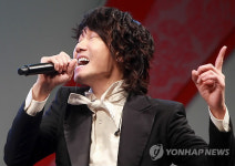 열창하는 김장훈