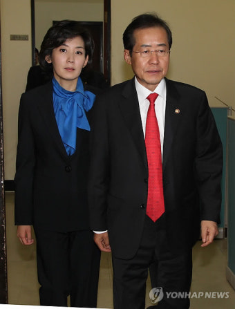 회의장 들어서는 홍준표-나경원