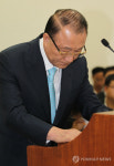 <2011 국감>사과하는 최시중 위원장