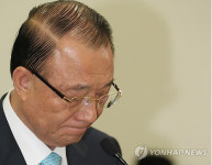 <2011 국감>사과하는 최시중 위원장
