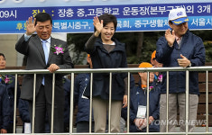 손 흔드는 나경원 후보