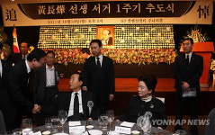 인사하는 김영삼 전 대통령