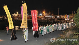 제주해군기지 반대 신부님들의 행렬