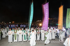 제주해군기지 반대 신부님들의 행렬