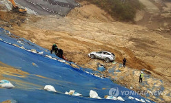 홍천 골프클럽 공사장서 차량 추락..운전자 숨져