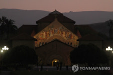 美스탠퍼드大서 스티브 잡스 추도식 열려