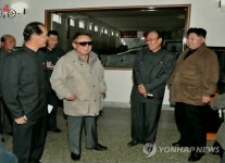 김정일·정은, 함흥 주요기업소 현지지도