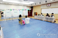 텅 빈 투표소