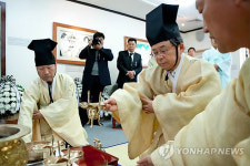 구미ㆍ문경서 박정희 대통령 32주기 추도식