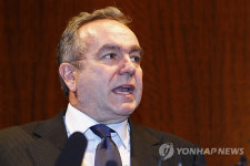 동아무지개1차관리사무소앞 | 한국 방문한 캠벨 미 국무부 동아태차관보