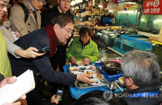 박원순, 수산시장서 첫 민생행보