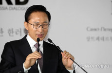 인사말하는 李대통령
