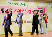 <카메라뉴스> 맵시 뽐내는 시니어 모델들