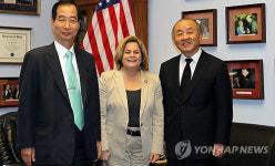 류우익 통일장관 방미.. 미 하원 외교위원장 면담