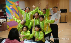 창작뮤지컬 연습 중인 중구 실버뮤지컬단