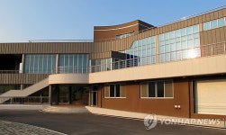 건물만 덩그러니 준공한 나주 백호문학관