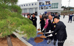 볼보트럭 목포사업소 기념식수
