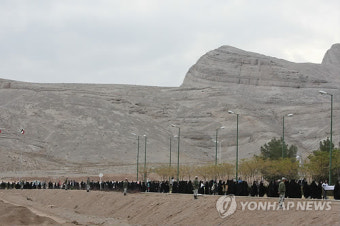 이란 대학생 수백명, 핵시설 주위 '인간 사슬'