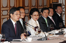 김총리 우수한 기술인이 우대받는 사회 돼야