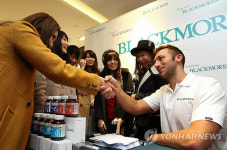 호주 수영스타 이안소프 팬사인회