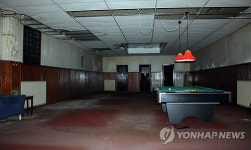 폐허처럼 방치된 이준 열사 기념관 1층