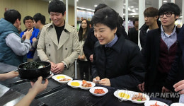 학생식당에서 식사