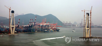 부산 새 명물 북항대교 본격 다리 모습 갖추기