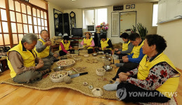 화성시 노인회 짚 공예품 수출..2천만원 수익