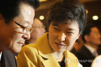 출판기념회 참석한 박근혜 전 한나라당 대표