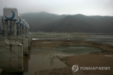 보강공사 중인 칠곡보