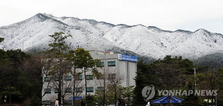 하얀옷 갈아입은 제천 용두산