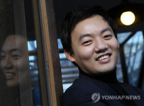 피아니스트 윤홍천