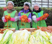 <카메라뉴스> 이주여성들이 사랑으로 담근 김장