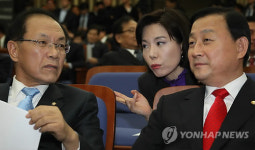 한나라 원내지도부 대화