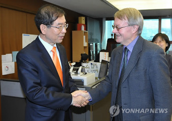 스벤 호트 교수 만나는 박원순 시장