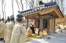 새 단장한 성황당