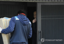 잠깐 열린 박근혜 전 대표 자택