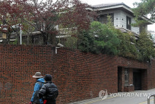 적막함으로 둘러싸인 박근혜 전 대표 자택