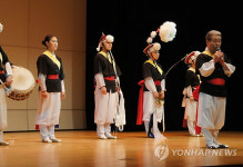 춘천서 신나는 사물놀이 연희무대