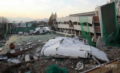 주민반발로 철거작업 연기된 옛 성남시청사
